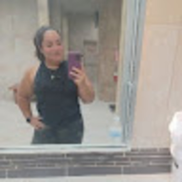 Meet your Posher, Monica - Picture 1 of 1